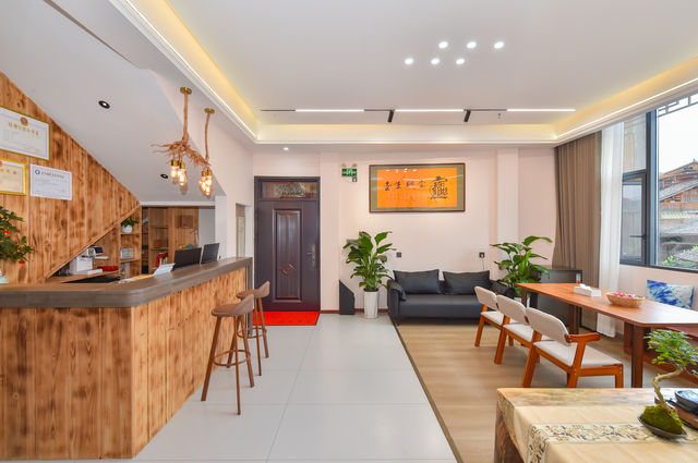 堂安侗寨這家觀景民宿直接把「住進風景裡」