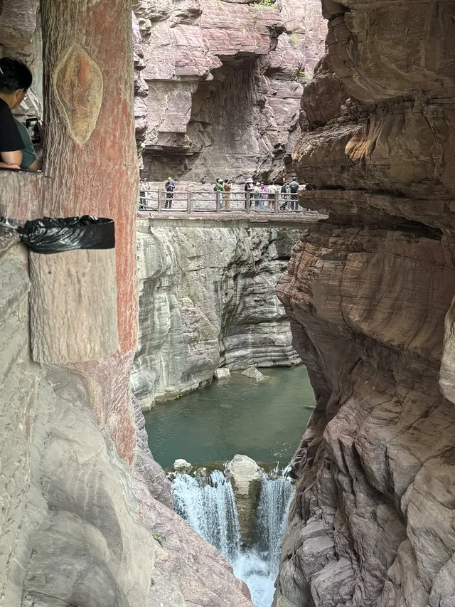 秋日雲台山兄弟局攻略 紅葉+鬆弛感雙拿捏 秋日雲台山兄弟局攻略 紅葉+鬆弛感雙拿捏