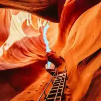 罕見地質～羚羊峽谷遊玩