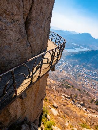 เส้นทางเดินเลียบหน้าผาลับในซานตง!!!