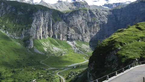 Klausen Pass Reopens from May 1st — traveler post in Glarus