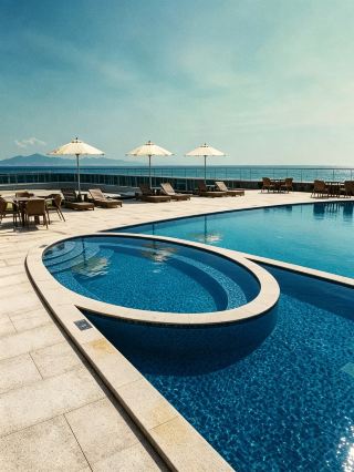 건물 아래가 바로 바다｜인피니티 풀+일급 베이뷰
