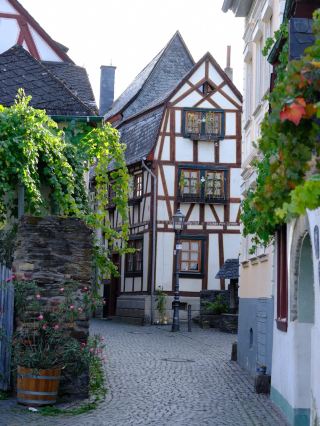 You can't say Bacharach isn't beautiful. It's just overall compact and quiet. But it's precisely this unassuming quality that makes it stand out among the many small towns in the Rhine Valley