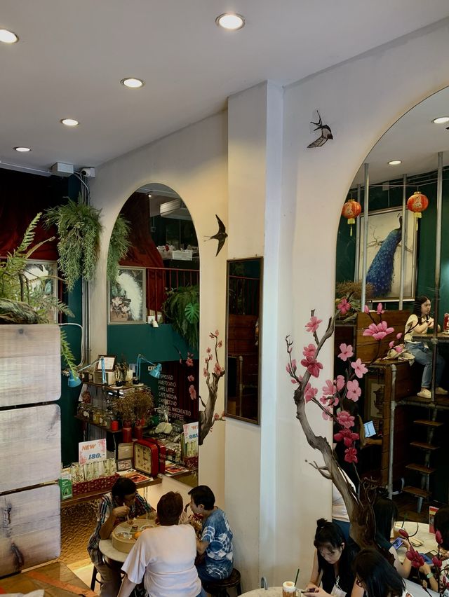 หลงโถว คาเฟ่ (LhongTou Café)