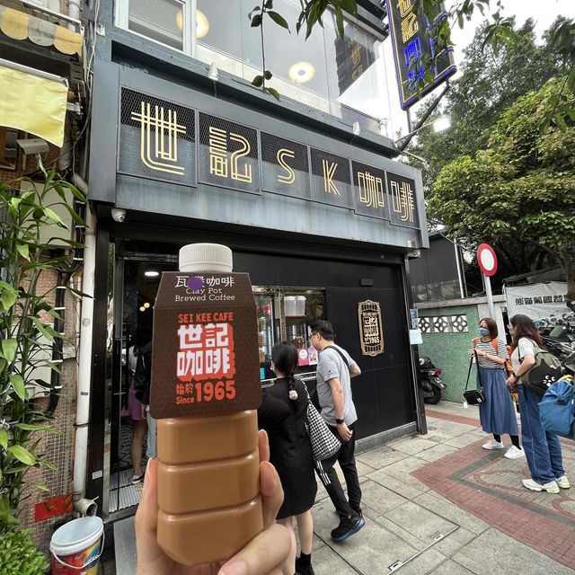 官也街排隊店！樽仔鴛鴦配豬扒包！