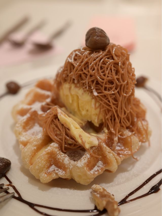 【東京】可愛らしいカフェのクロッフルが絶品！