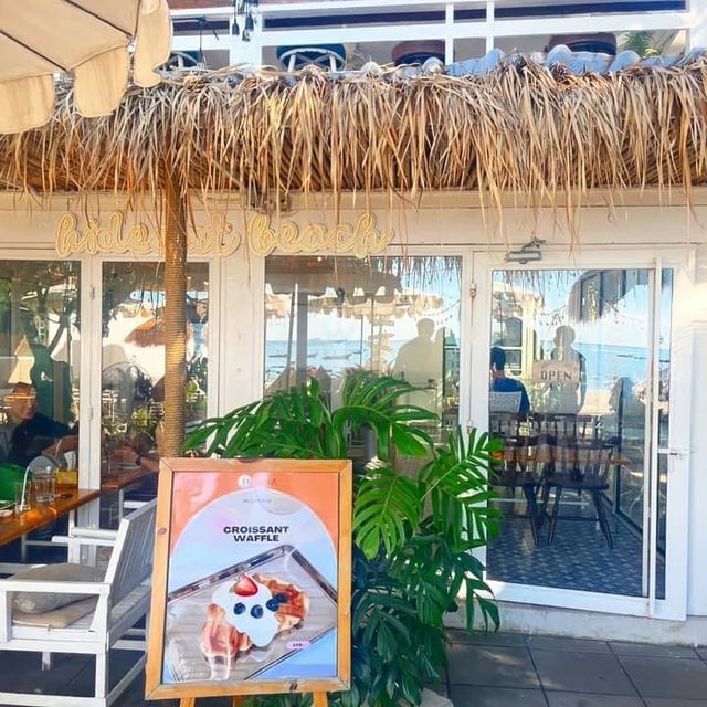 ร้าน Hideout Beach and Cafe