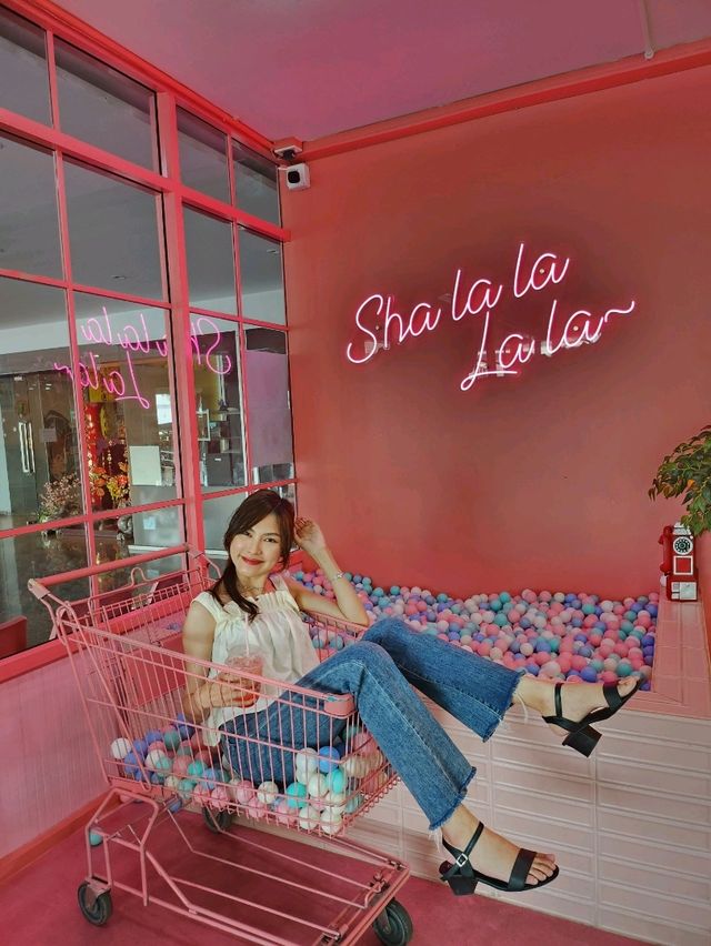 SHALALA Cafe 》《 คาเฟ่ colorful สุด Cute~♡♡