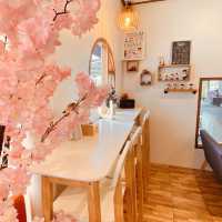 มาหากาแฟดื่มที่ La Lan Ta Cafe 🍵 บางพระ| Trat