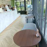 คาเฟ่เรือนกระจก กลางเมืองภูเก็ต