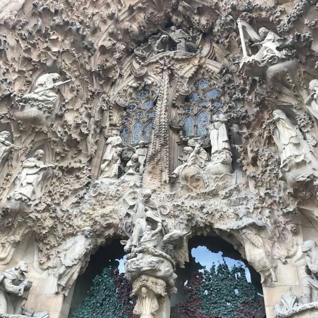 สุดยอดมหาวิหาร la sagrada familia แห่ง สเปน