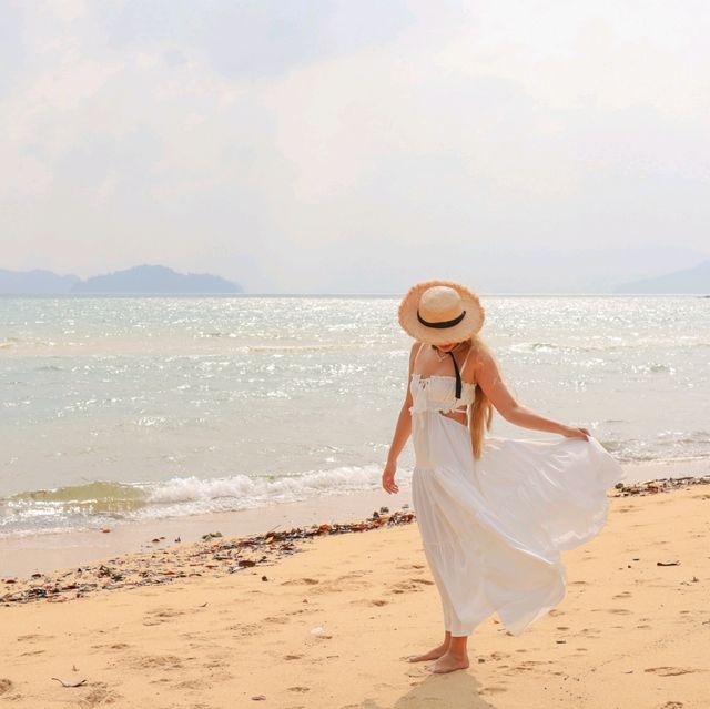 ร้อนๆแบบนี้ ชวนหนีฝุ่น PM ไปติดเกาะที่ TheBlueSkyResort เกาะพยาม ~ ระนอง