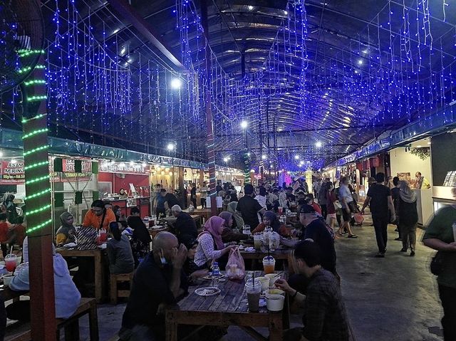 An interesting night market at ipoh perak 🤑 