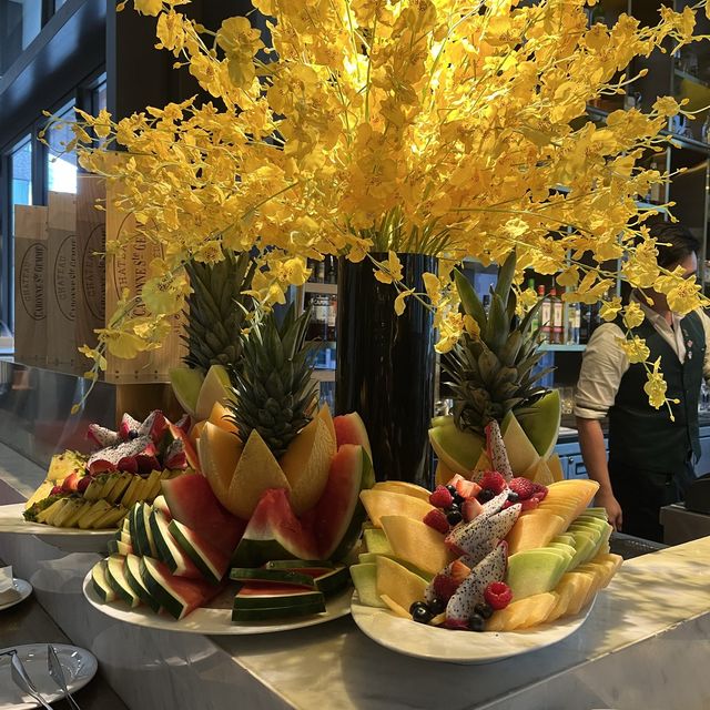 海鮮及燒牛肉無限添加的weekend brunch