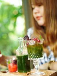 คาเฟ่กลางสวนดอกไม้ Lifehouse Cafe ฉะเชิงเทรา