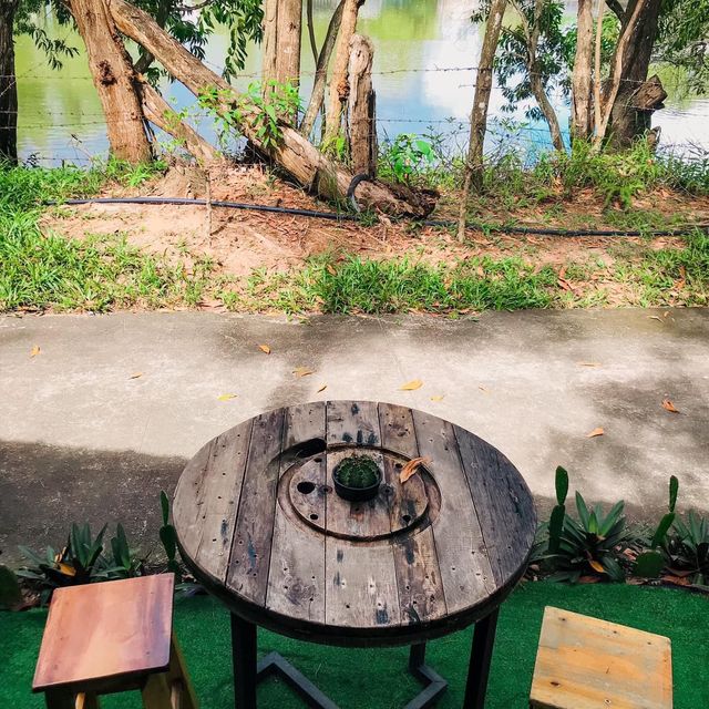 ร้านกาแฟชิคๆ บรรยากาศร่มรื่นในตัวเมืองภูเก็ต