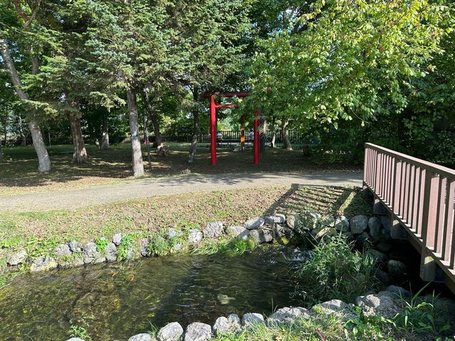 北海道・千歳。千歳川に設置された『インディアン水車』と『サケの慰霊塔』と『千歳水族館』