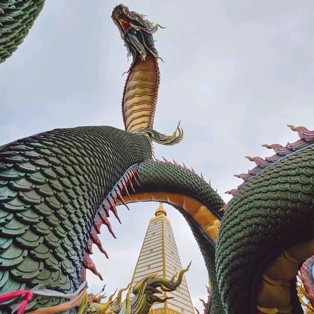 ชมความงามวัดพระธาตุหนองบัว จ.อุบลราชธานี