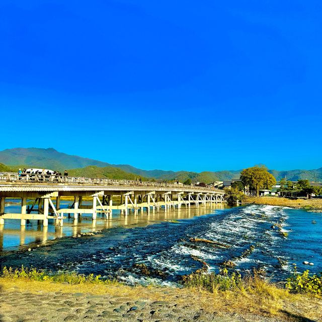 嵐山の紅葉と渡月橋