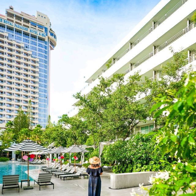 ลากแฟนไปนอนป่าตองสระว่ายน้ำปังๆที่TheRoyalParadise