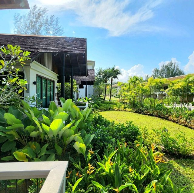 รีวิว Outtrigger Khao Lak Beach Resort