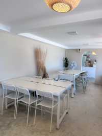 คาเฟ่ลับสัตหีบ Curve Beach Cafe หาดนางรำ