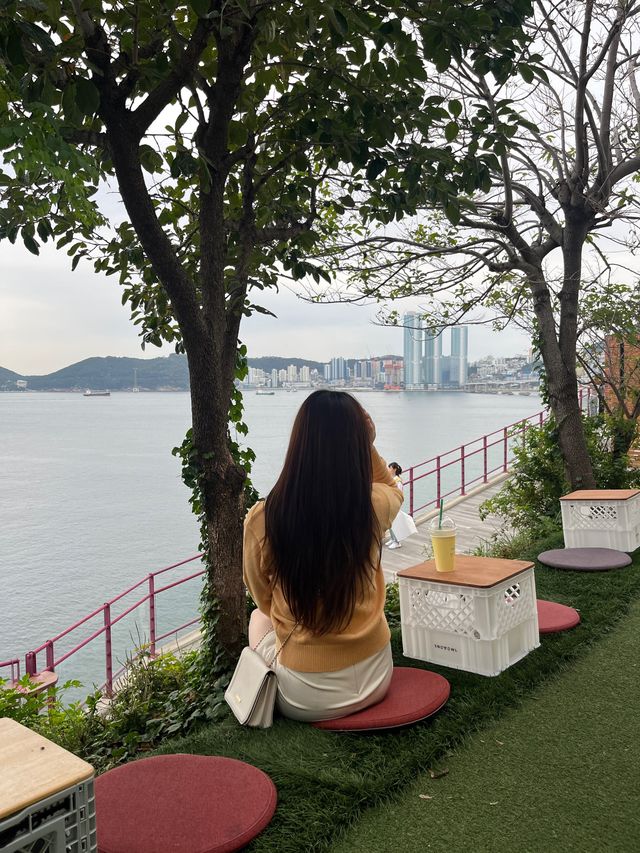 부산 영도 흰여울문화마을에 위치한 바다뷰 카페