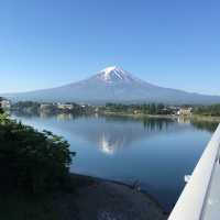 河口湖大橋上看富士山倒影
