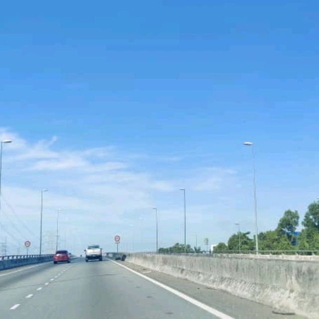 PULAU INDAH HIGHWAY WITH GREEN AND BLUE VIEW