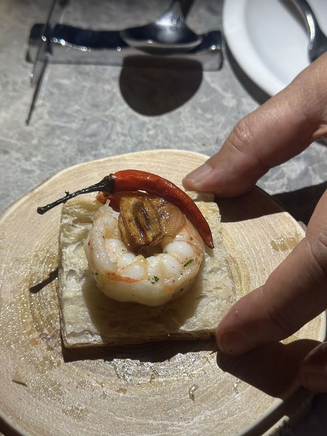 「私房西班牙菜，幽暗環境，舌尖驚艷，適合深談！」