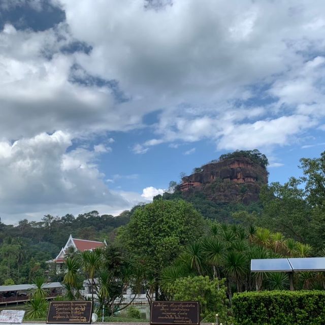 วัดภูทอก