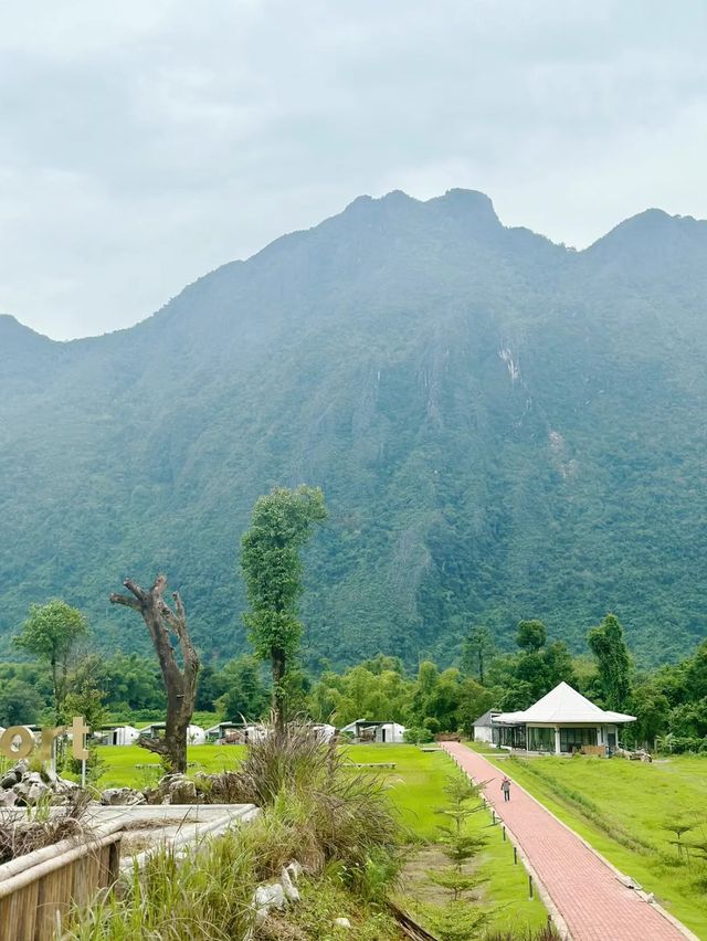 🇱🇦ที่พักวังเวียง ลาว แฟมิลี่แลนด์ภูเขาริมแม่น้ำ