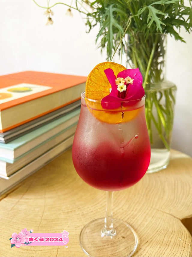 【福岡カフェ】入口に咲き誇るブーゲンビリアが素敵なカフェ