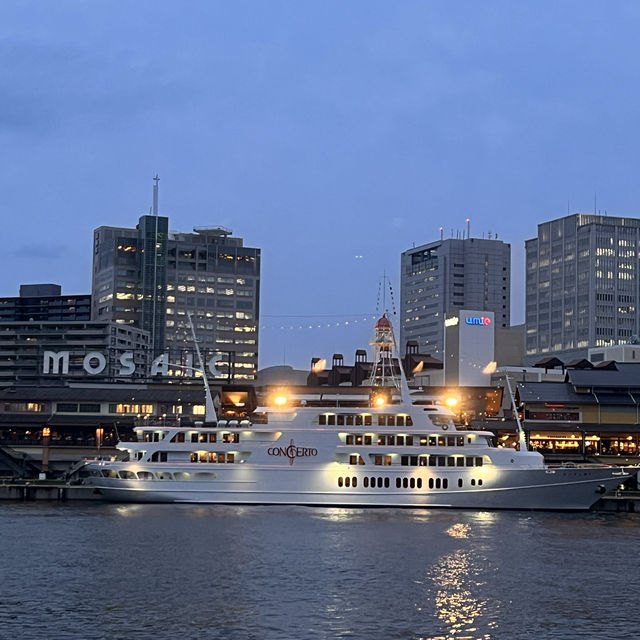 神戶港塔及海旁的優美夜色，神戶必遊景點