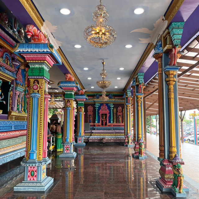 🌈 Vibrant 272 rainbow steps at the Batu Caves in KL 🗻