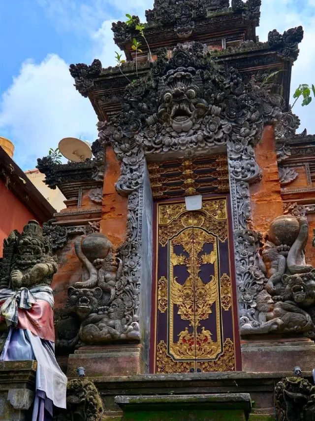 Bali, Indonesia: A Tropical Paradise 🌴🏖️_