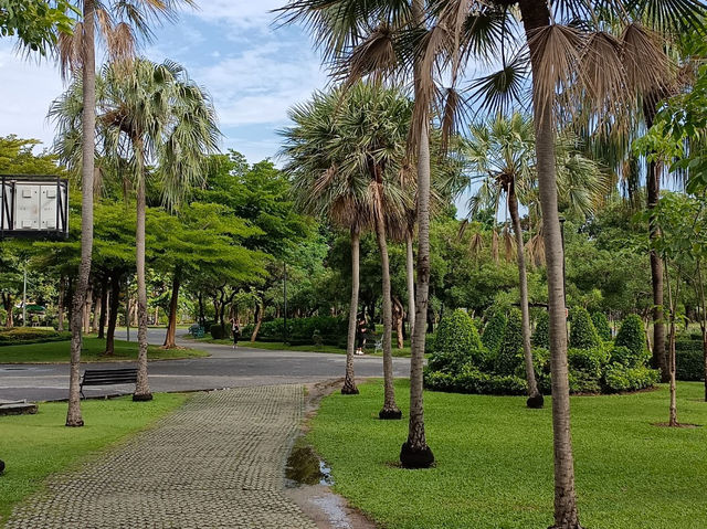 乍都節公園：湖景小橋，適合購物和休閒