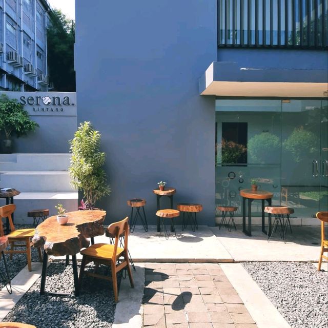 THIS COFFEE SHOP IS LOCATED INSIDE THE EMERALD CLUB HOUSE