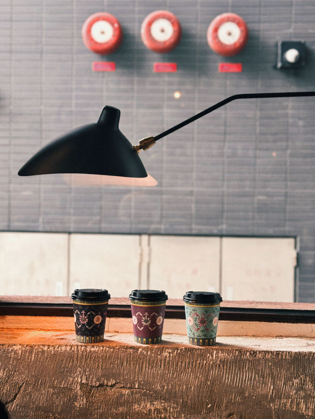 【香港🇭🇰】ヴィンテージ感が素敵なおしゃれカフェhalfway coffee☕️