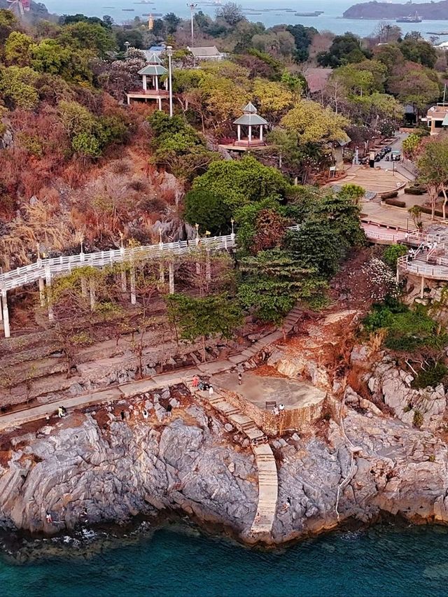 ช่องเขาขาด หาดหินกลม เกาะสีชัง ชลบุรี 