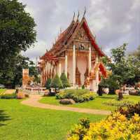 Wat Phra Thong or Wat Phra Phut