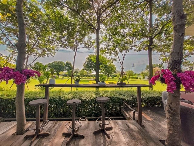 ที่พักบรรยากาศดีวิวทุ่งดอกไม้@ลพบุรี