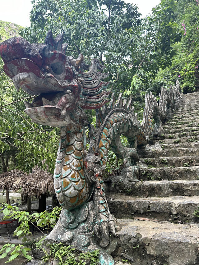 ベトナム北部の絶景の秘境ニンビン！歴史的な遺産をサイクリング！