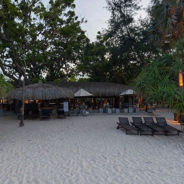 Trincomalee in Sri Lanka is a must if you like the bea h