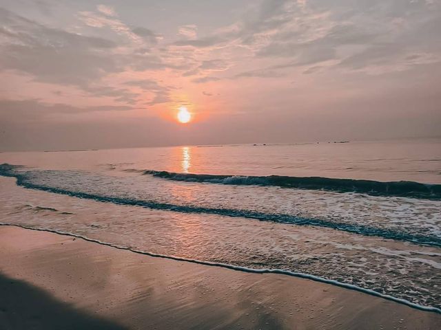 นั่งชิลที่หาดเจ้าสำราญ