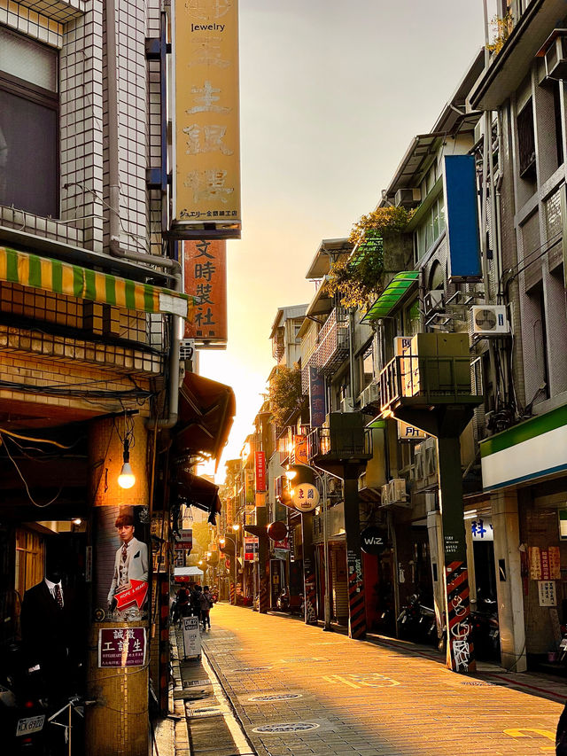 【8月好去處】黃昏下的台北夜市：味蕾的狂歡