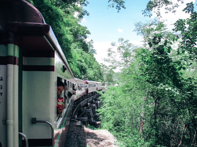 รีวิว นั่งรถไปเที่ยวถ้ำกระแซ (ทางรถไฟสายมรณะ) 🚂