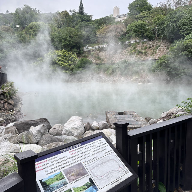 【北投】地熱谷公園：硫磺煙霧瀰漫、附近煮溫泉蛋超好玩！