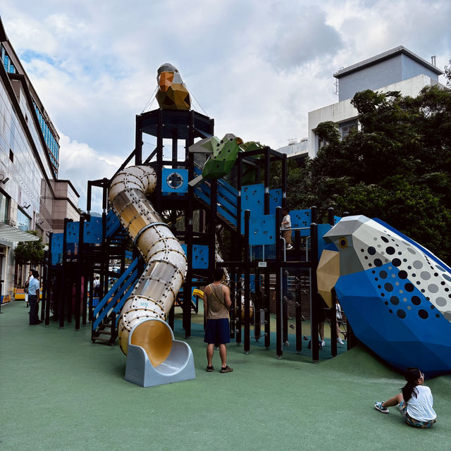 **Moko Park in Mong Kok: A Hidden Urban Oasis**