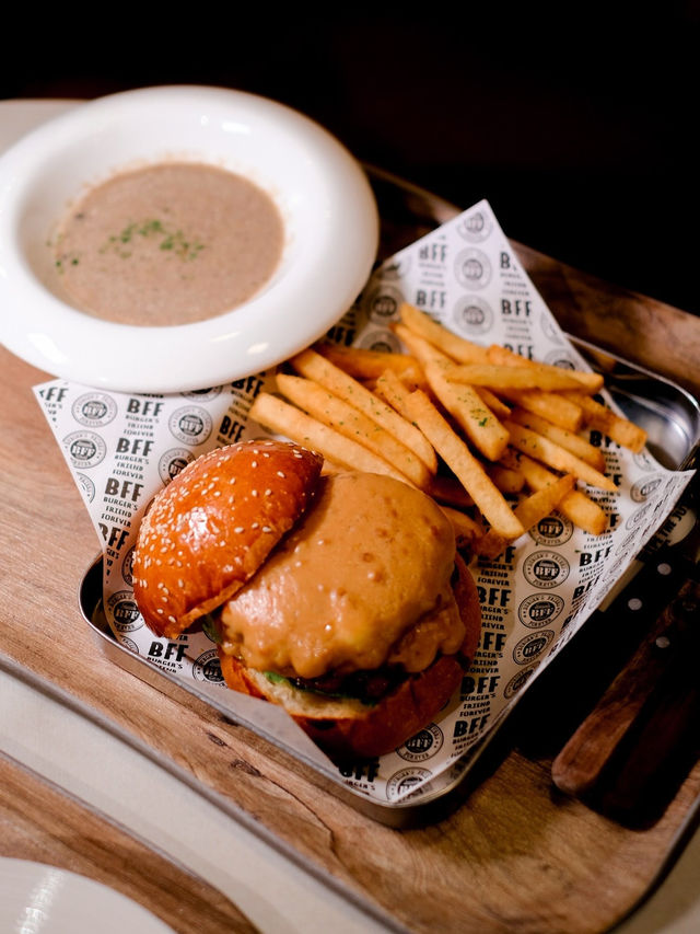 希慎廣場 花生醬burger🍔🍔